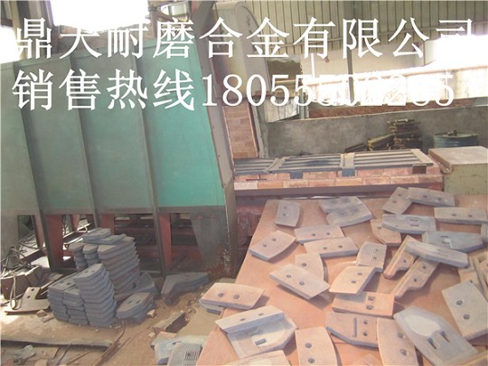 四川三和3000強(qiáng)制式攪拌機(jī)側(cè)襯板、中葉片、側(cè)刮刀上門(mén)安裝