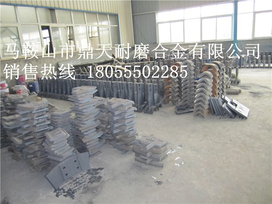 青島新型2000混凝土攪拌站側(cè)襯板、側(cè)刮刀、側(cè)下刮刀供應(yīng)廠家